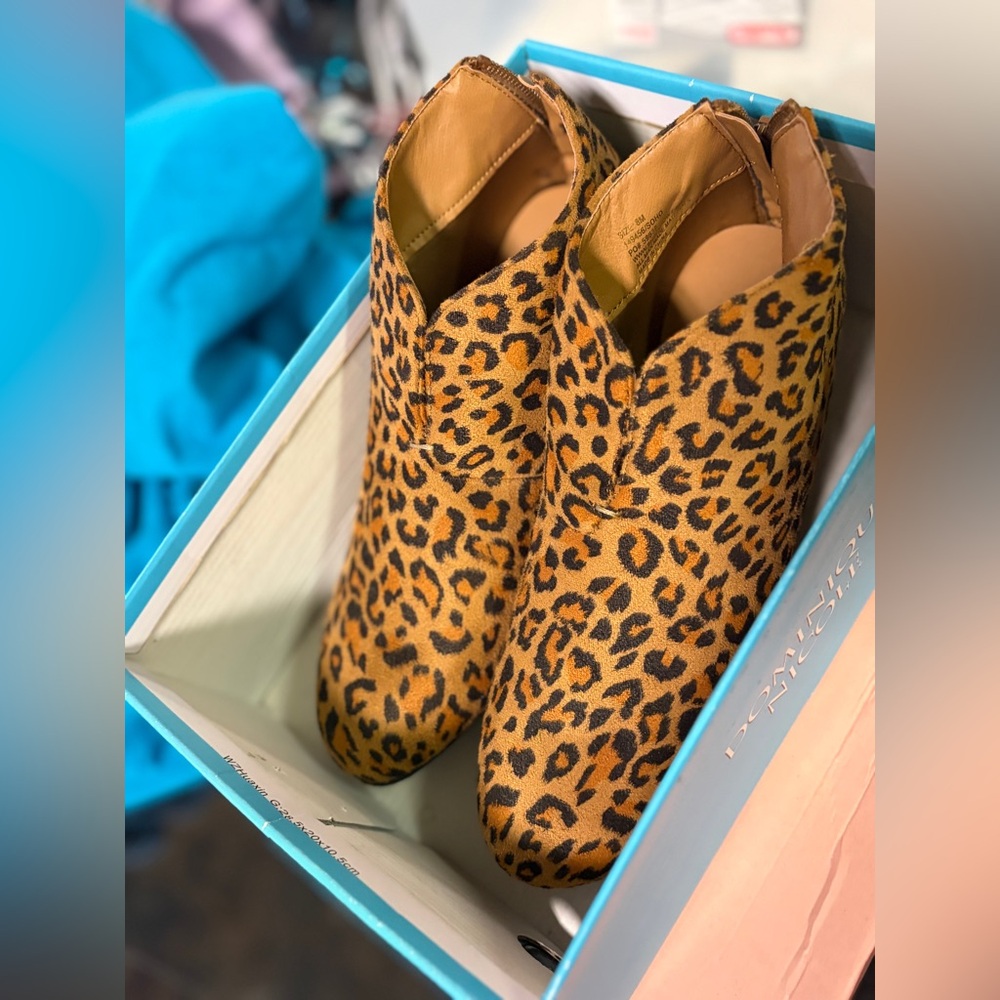 Leopard Print Ankle Flat Heeled Booties - Pointed Toe - Womens 8.5